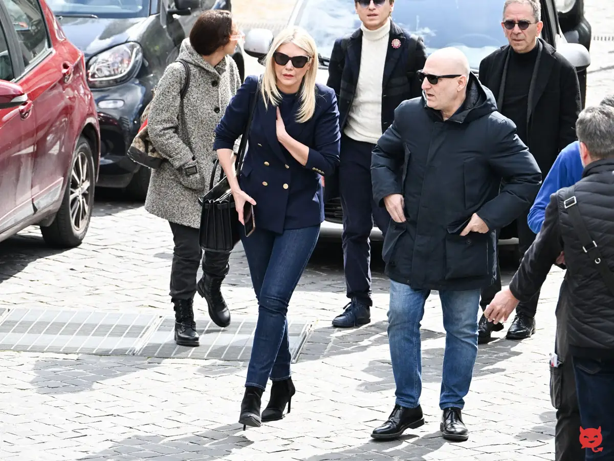 Vladimir Luxuria e Caterina Balivo alla camera ardente di Enrica Bonaccorti Roma