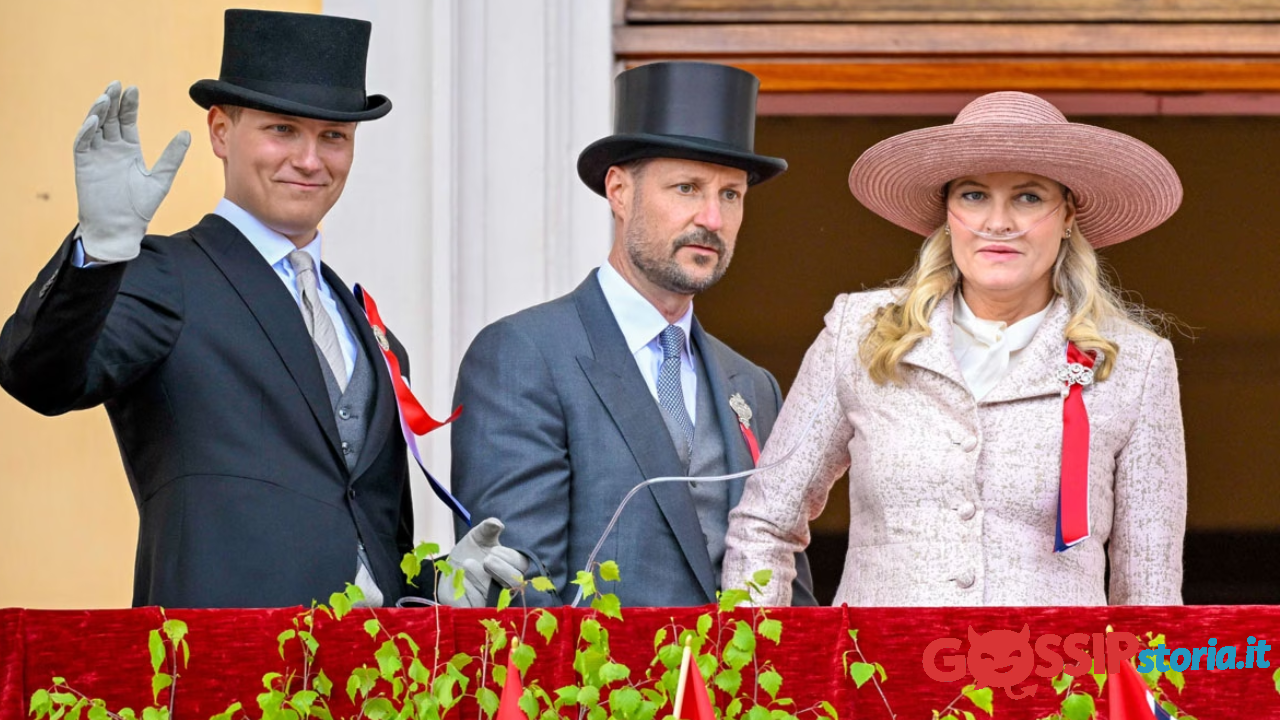 Mette-Marit di Norvegia in lista d'attesa per un trapianto di polmoni: Haakon mette tutto in pausa, i figli fanno rientro a Oslo